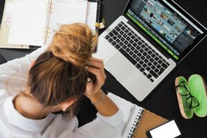 Woman tired in front of a computer.